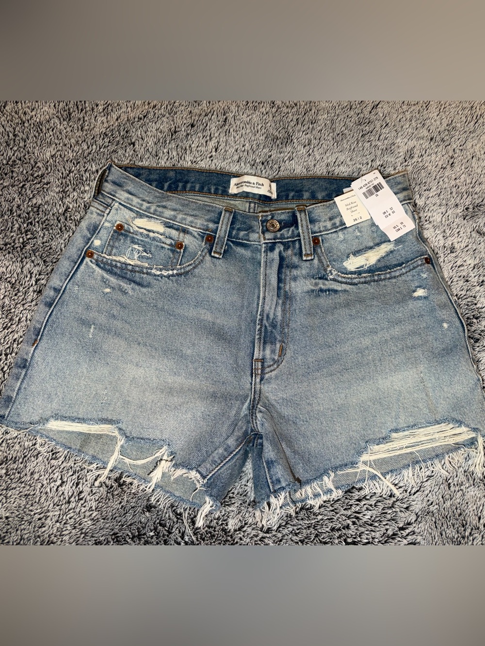 NWT Abercrombie & Fitch Light Wash Distressed Denim Shorts